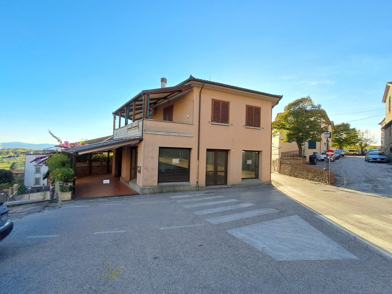 Immagine 9 di Negozio in vendita  in via Ritorta a Tuoro Sul Trasimeno