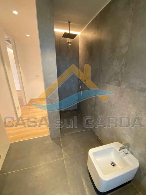 Immagine 7 di Appartamento in vendita  in Via Bell'Italia a Peschiera Del Garda