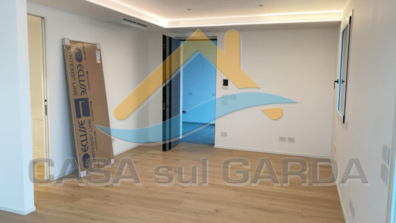 Immagine 8 di Appartamento in vendita  in Via Bell'Italia a Peschiera Del Garda