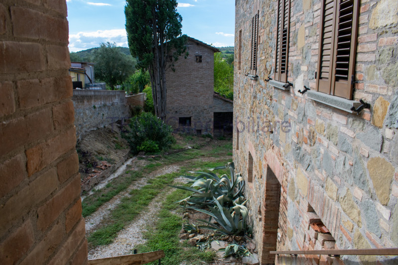 Immagine 4 di Rustico / casale in vendita  a Perugia