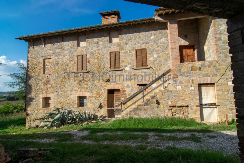 Immagine 9 di Rustico / casale in vendita  a Perugia