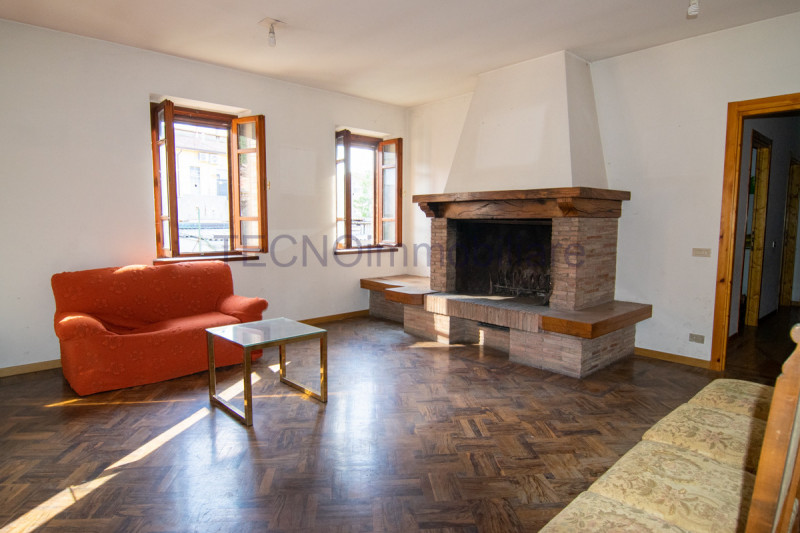 Immagine 16 di Rustico / casale in vendita  a Perugia