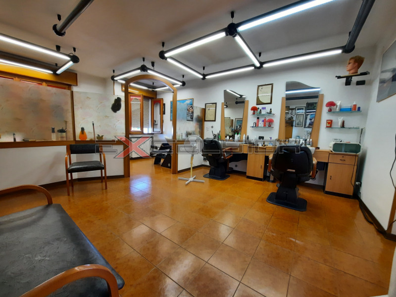 Immagine 3 di Negozio in vendita  in Via G. Matteotti 20 bis a Cavarzere