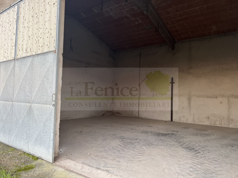 Immagine 2 di Rustico / casale in vendita  in redondesco a Redondesco