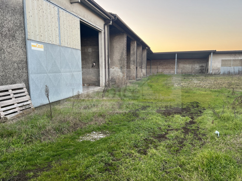 Immagine 5 di Rustico / casale in vendita  in redondesco a Redondesco