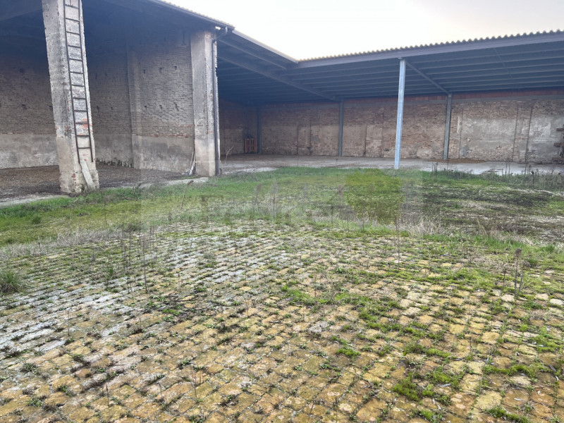 Immagine 6 di Rustico / casale in vendita  in redondesco a Redondesco