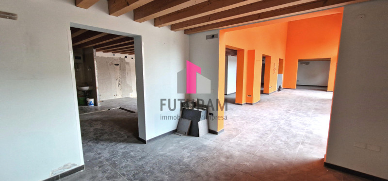 Immagine 5 di Negozio in vendita  in Piazza dei signori a Padova