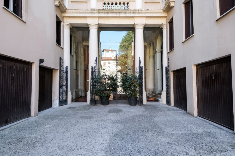 Immagine 14 di Ufficio in vendita  in contrà carpagnon a Vicenza