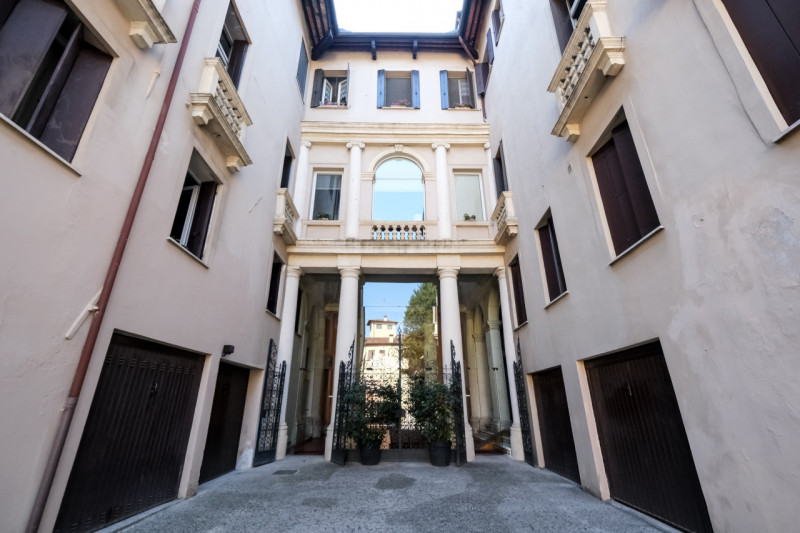 Immagine 15 di Ufficio in vendita  in contrà carpagnon a Vicenza