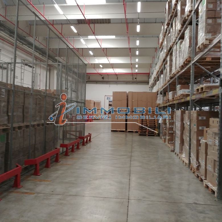 Immagine 9 di Magazzino in affitto  in VIA GRANDI A. a Settala