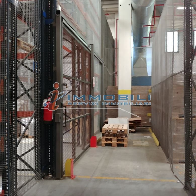 Immagine 12 di Magazzino in affitto  in VIA GRANDI A. a Settala