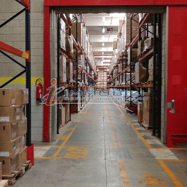 Immagine 21 di Magazzino in affitto  in VIA GRANDI A. a Settala