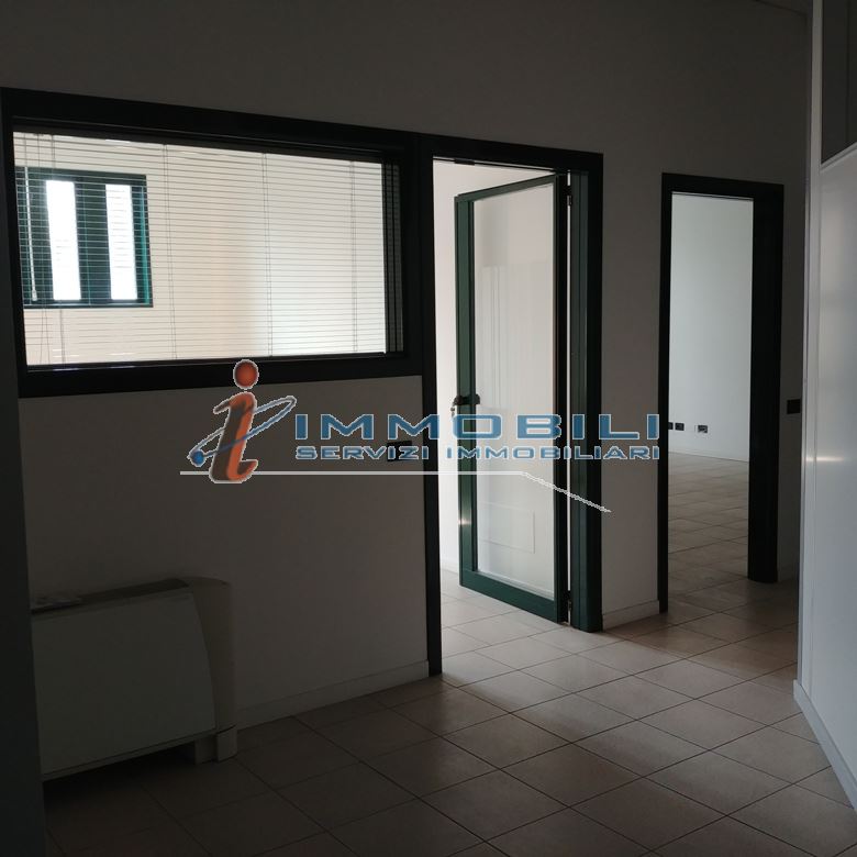 Immagine 5 di Ufficio in vendita  in VIA DEL LAVORO a Concorezzo