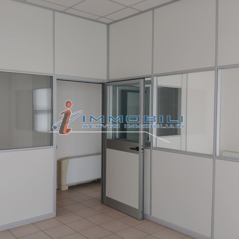 Immagine 15 di Ufficio in vendita  in VIA DEL LAVORO a Concorezzo
