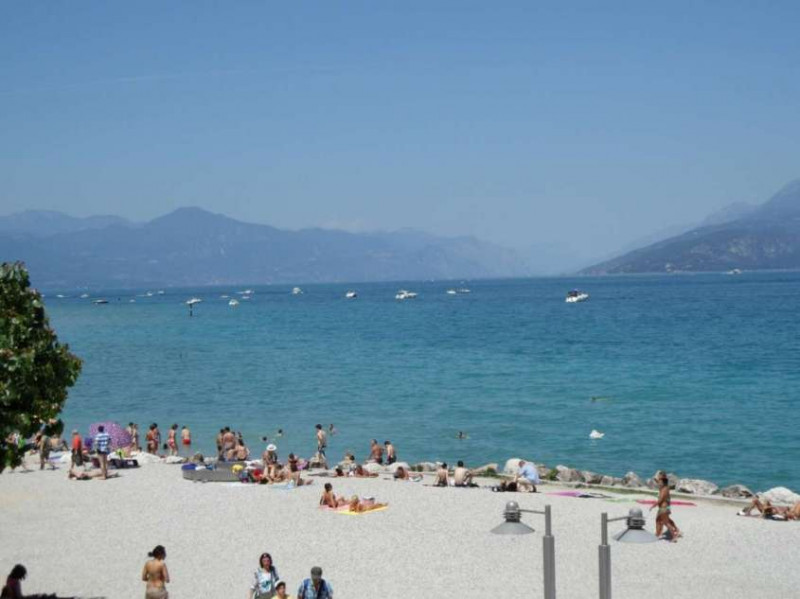 Immagine 8 di Appartamento in vendita  in Via G. Falcone n.14 a Peschiera Del Garda