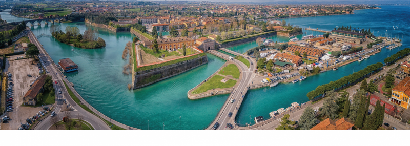 Immagine 10 di Appartamento in vendita  in Via G. Falcone n.14 a Peschiera Del Garda