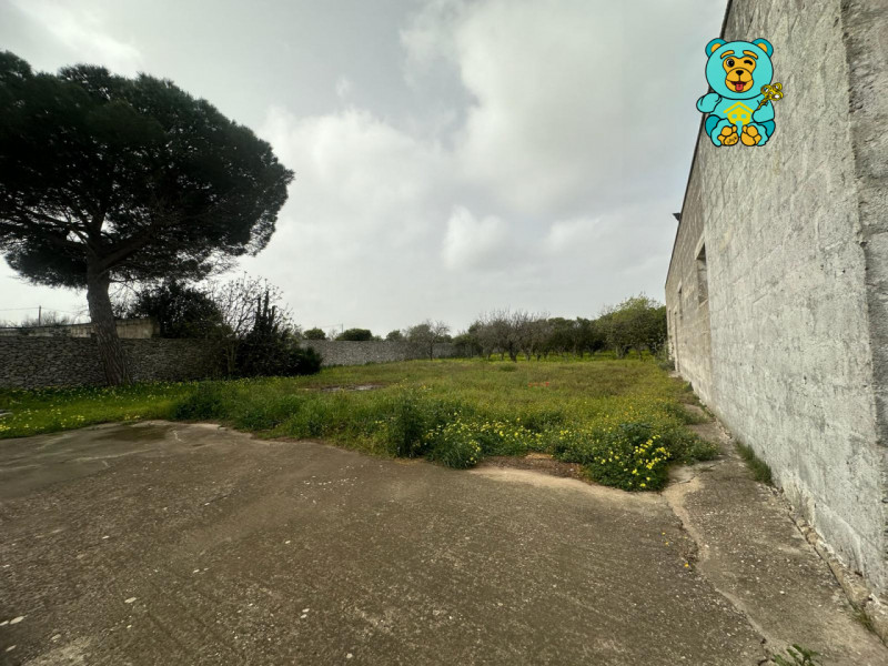 Immagine 35 di Villa in vendita  in strada provinciale lecce torre dell'orso a Melendugno