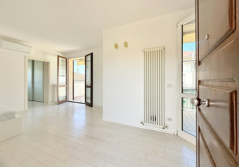 Immagine 3 di Appartamento in vendita  in viale Carbonia a Riccione