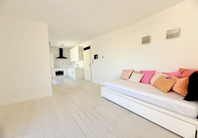 Immagine 4 di Appartamento in vendita  in viale Carbonia a Riccione