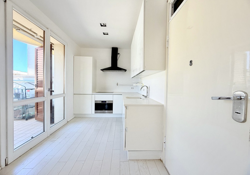 Immagine 7 di Appartamento in vendita  in viale Carbonia a Riccione