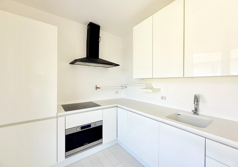 Immagine 8 di Appartamento in vendita  in viale Carbonia a Riccione