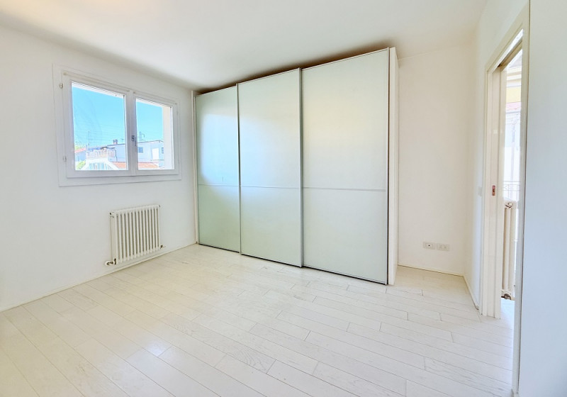 Immagine 9 di Appartamento in vendita  in viale Carbonia a Riccione