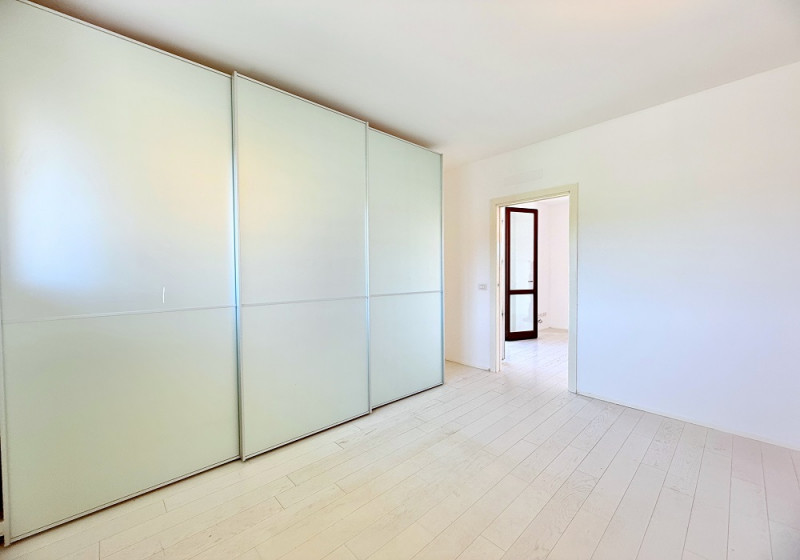 Immagine 10 di Appartamento in vendita  in viale Carbonia a Riccione