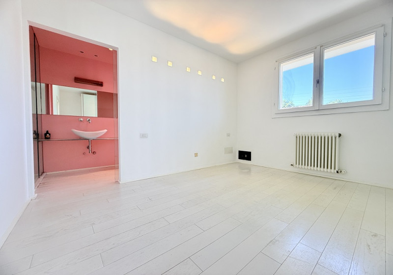 Immagine 12 di Appartamento in vendita  in viale Carbonia a Riccione