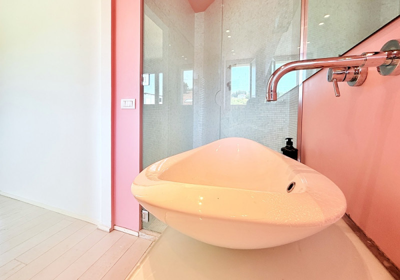 Immagine 14 di Appartamento in vendita  in viale Carbonia a Riccione