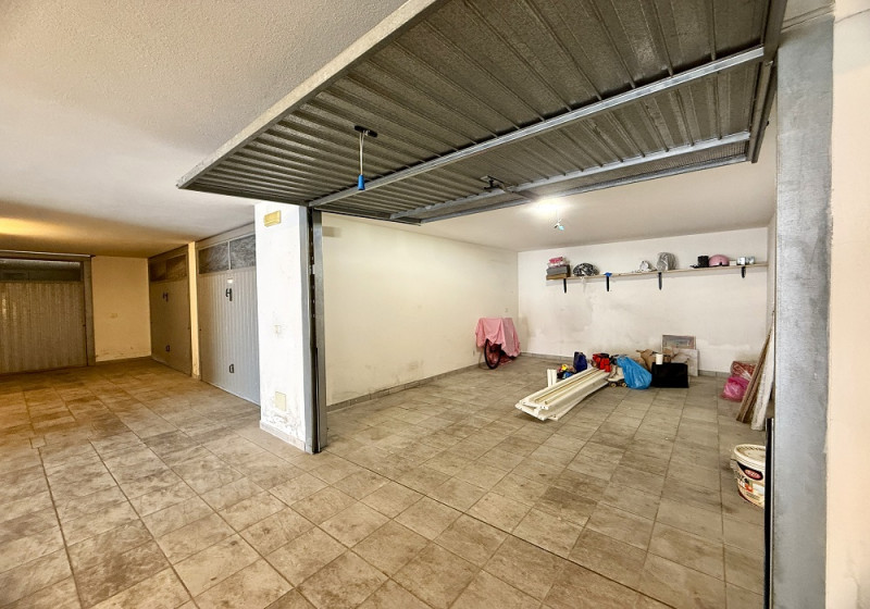 Immagine 15 di Appartamento in vendita  in viale Carbonia a Riccione