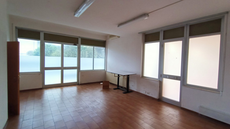 Immagine 1 di Negozio in vendita  a San Giovanni Valdarno