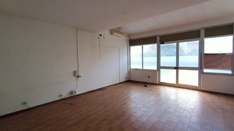 Immagine 4 di Negozio in vendita  a San Giovanni Valdarno