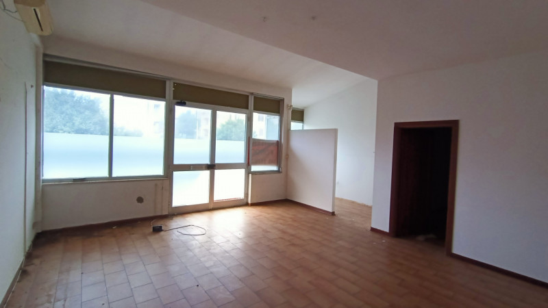 Immagine 5 di Negozio in vendita  a San Giovanni Valdarno