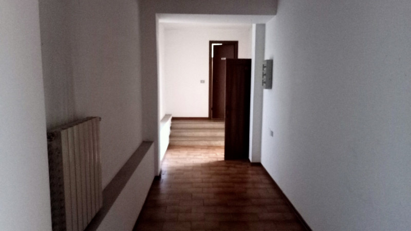 Immagine 8 di Negozio in vendita  a San Giovanni Valdarno