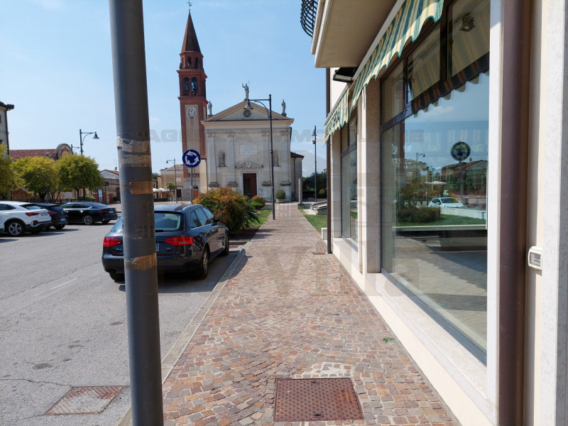 Immagine 3 di Negozio in affitto  in VIA PADRE BERNARDO LONGO, 26 a Curtarolo