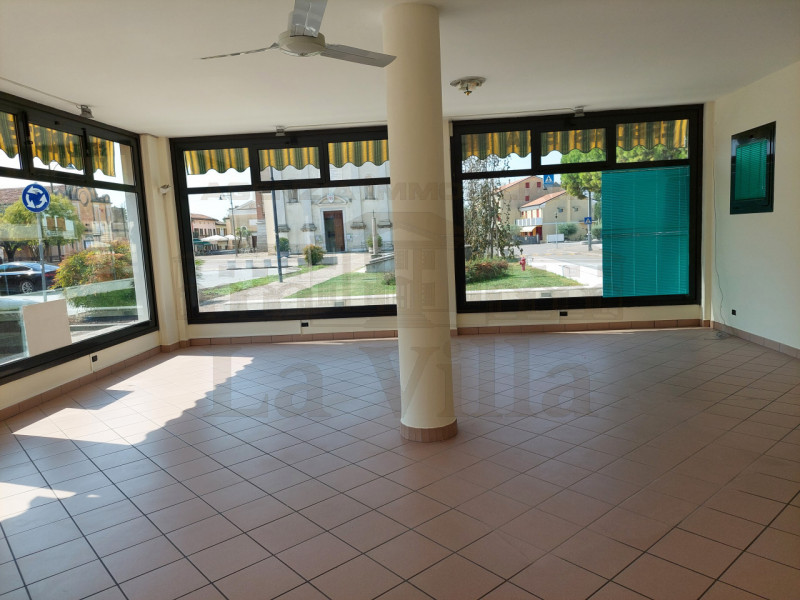 Immagine 7 di Negozio in affitto  in VIA PADRE BERNARDO LONGO, 26 a Curtarolo