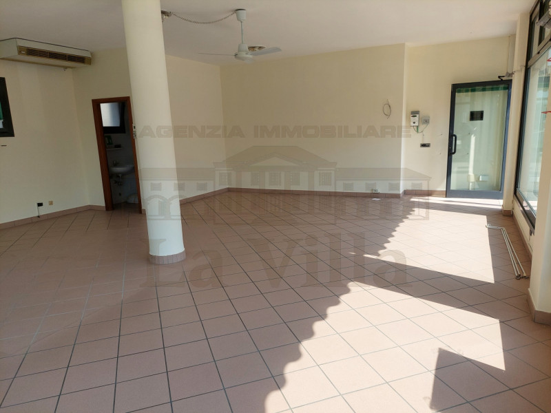 Immagine 8 di Negozio in affitto  in VIA PADRE BERNARDO LONGO, 26 a Curtarolo