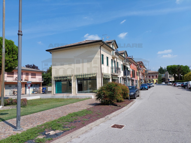 Immagine 12 di Negozio in affitto  in VIA PADRE BERNARDO LONGO, 26 a Curtarolo