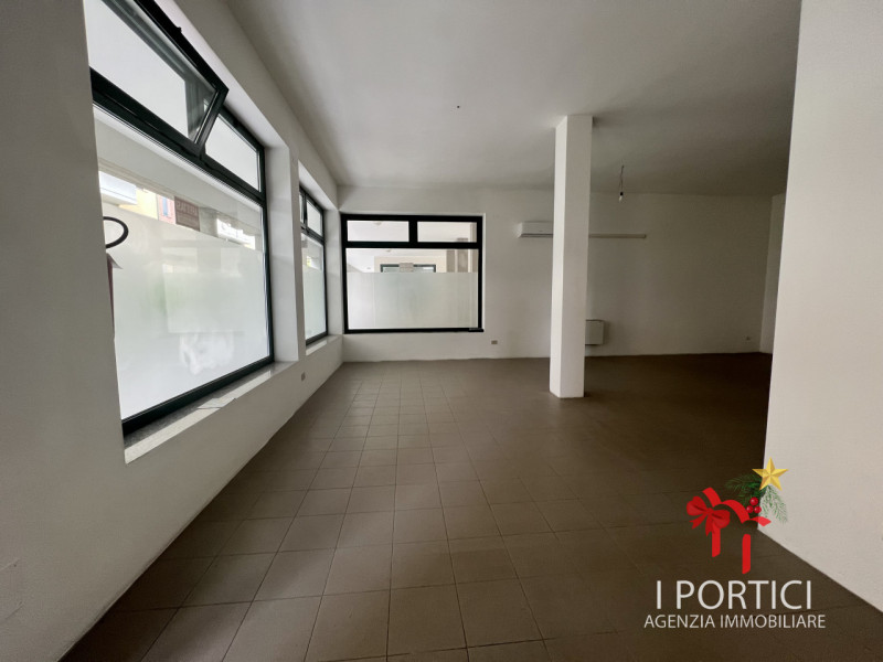 Immagine 3 di Negozio in vendita  in via Veneto a Martellago