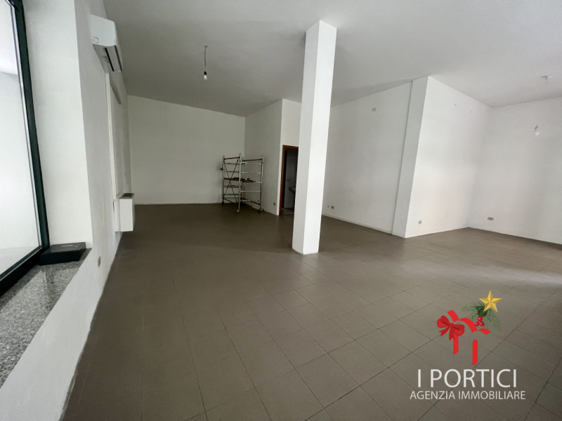 Immagine 6 di Negozio in vendita  in via Veneto a Martellago