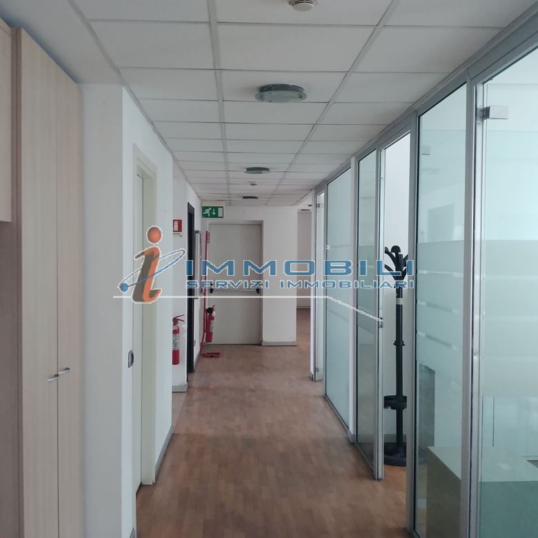 Immagine 2 di Attività commerciale in affitto  in VIA CANTORE GEN. a Sesto San Giovanni