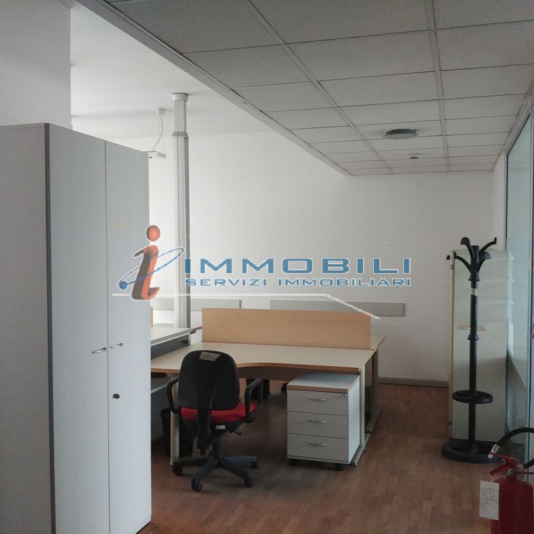 Immagine 4 di Attività commerciale in affitto  in VIA CANTORE GEN. a Sesto San Giovanni