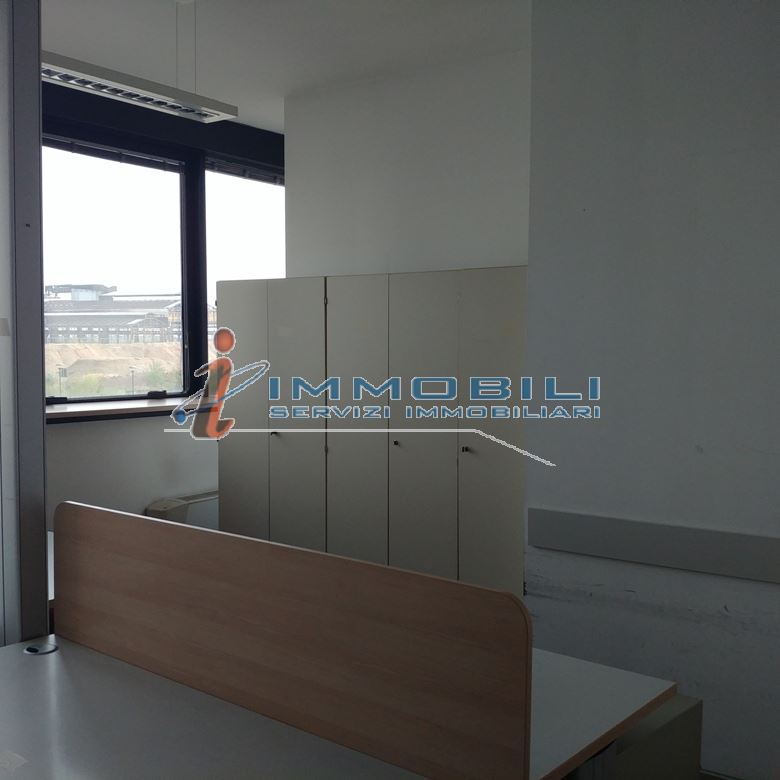 Immagine 5 di Attività commerciale in affitto  in VIA CANTORE GEN. a Sesto San Giovanni