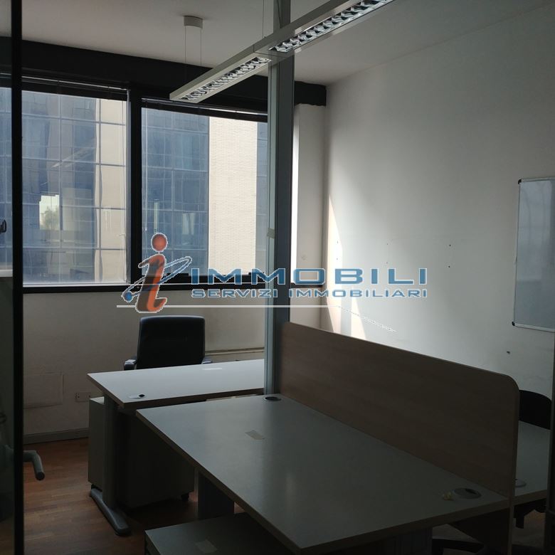 Immagine 7 di Attività commerciale in affitto  in VIA CANTORE GEN. a Sesto San Giovanni