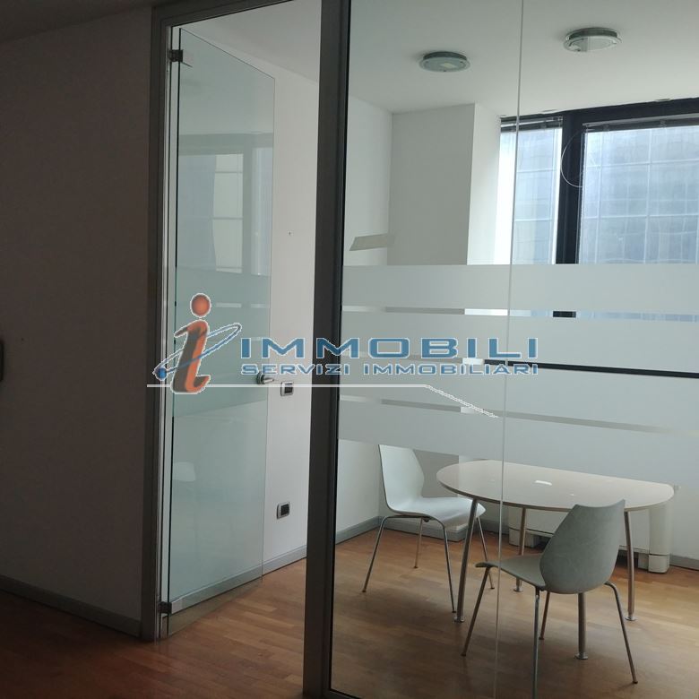 Immagine 9 di Attività commerciale in affitto  in VIA CANTORE GEN. a Sesto San Giovanni