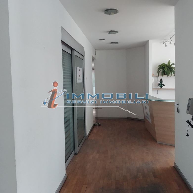 Immagine 10 di Attività commerciale in affitto  in VIA CANTORE GEN. a Sesto San Giovanni