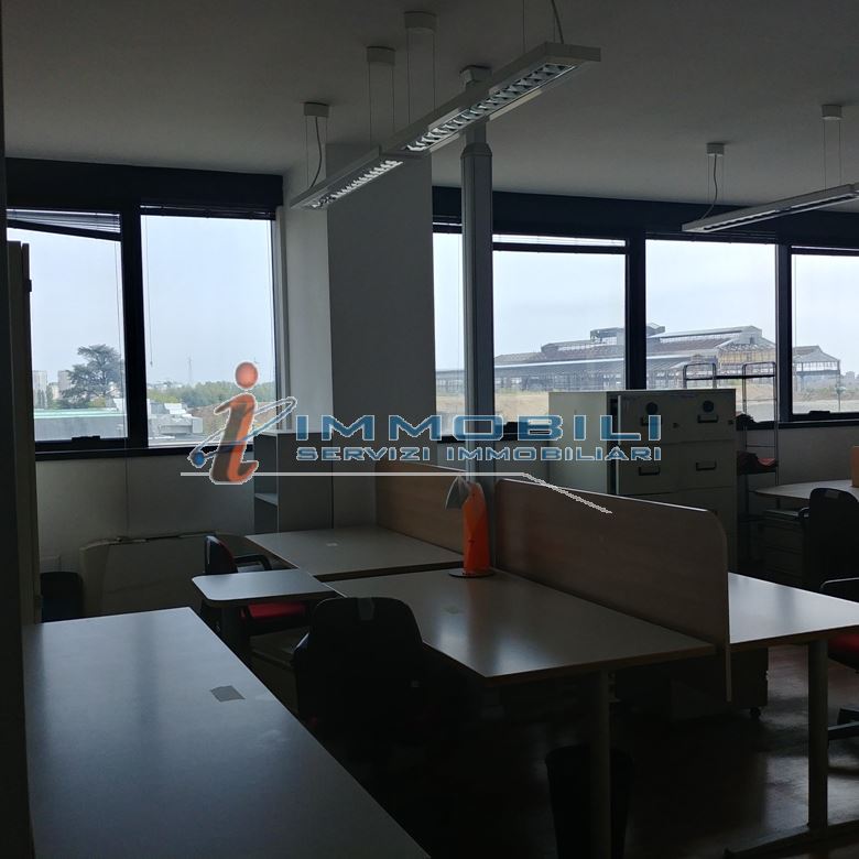 Immagine 13 di Attività commerciale in affitto  in VIA CANTORE GEN. a Sesto San Giovanni