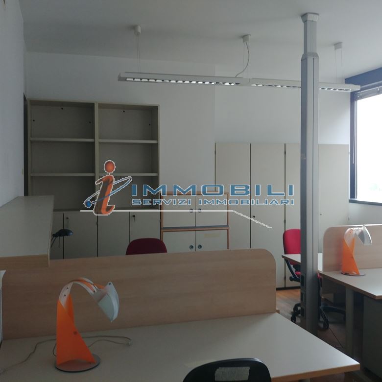 Immagine 17 di Attività commerciale in affitto  in VIA CANTORE GEN. a Sesto San Giovanni