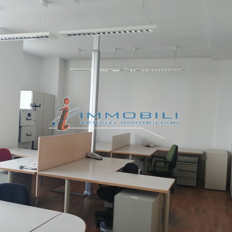 Immagine 18 di Attività commerciale in affitto  in VIA CANTORE GEN. a Sesto San Giovanni