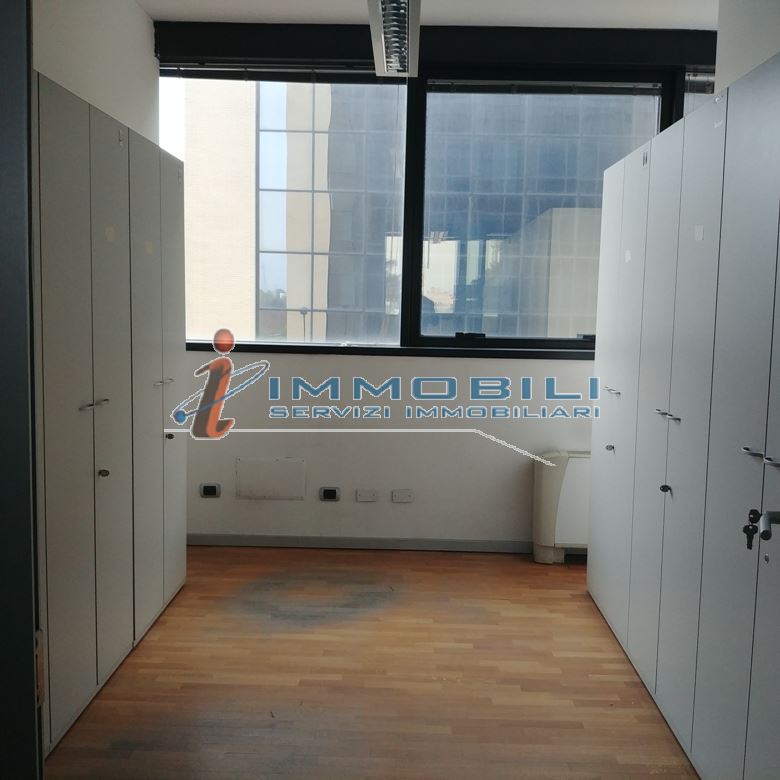Immagine 19 di Attività commerciale in affitto  in VIA CANTORE GEN. a Sesto San Giovanni